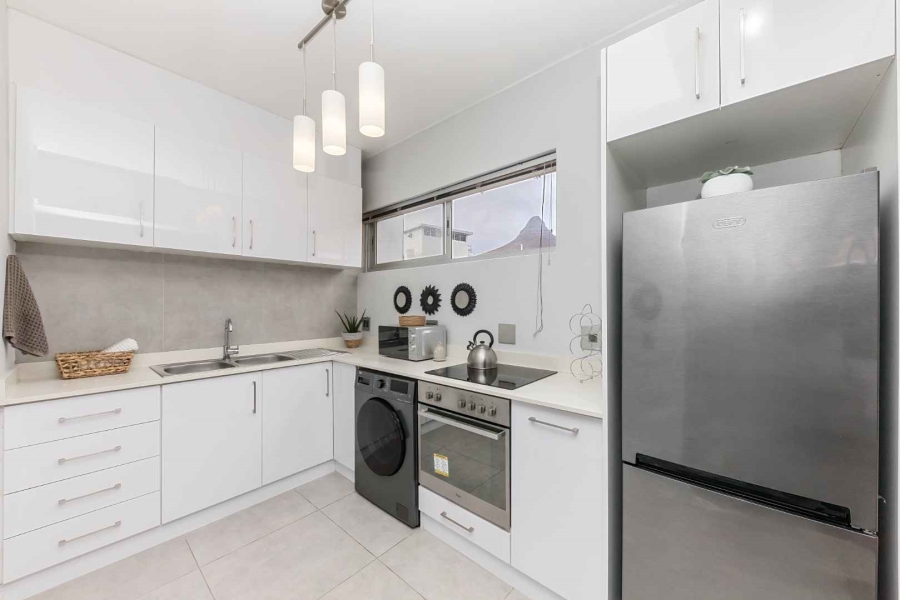 To Let 1 Bedroom Property for Rent in Sea Point Western Cape